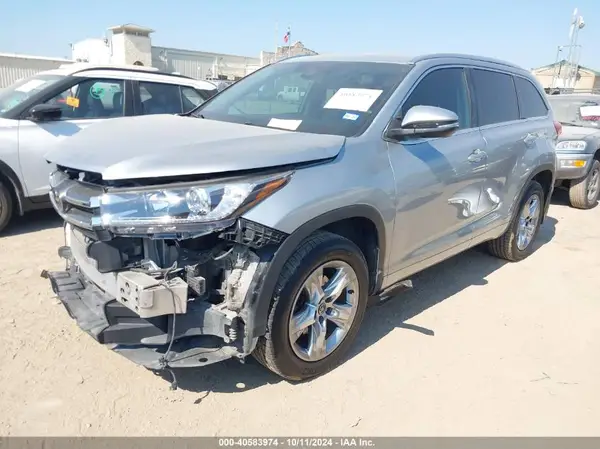 5TDYZRFH5JS239598 2018 TOYOTA HIGHLANDER - Image 2
