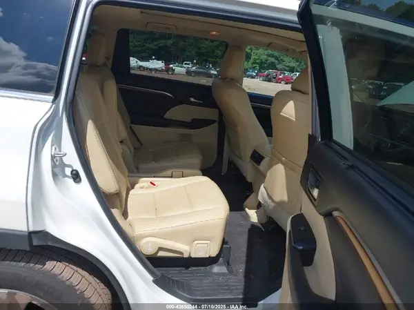 5TDYZRFH5JS247376 2018 TOYOTA HIGHLANDER - Image 8