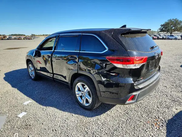 5TDYZRFH5JS251945 2018 TOYOTA HIGHLANDER - Image 2