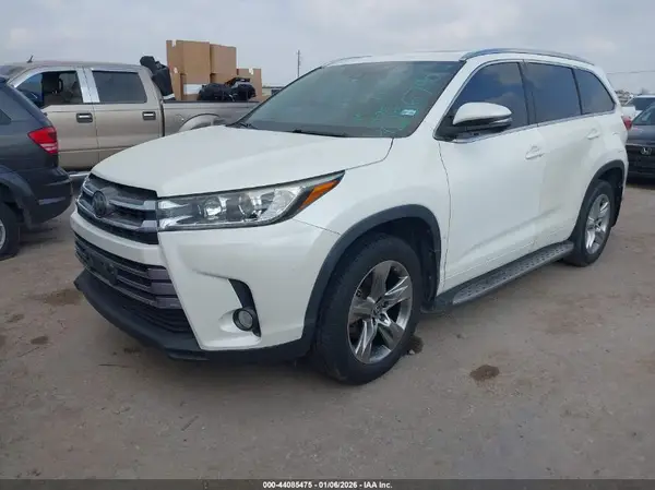5TDYZRFH5JS256790 2018 TOYOTA HIGHLANDER - Image 2