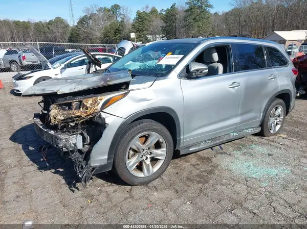 5TDYZRFH5JS259558 2018 TOYOTA HIGHLANDER - Image 2
