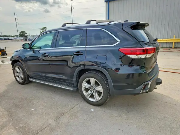 5TDYZRFH5JS270253 2018 TOYOTA HIGHLANDER - Image 2