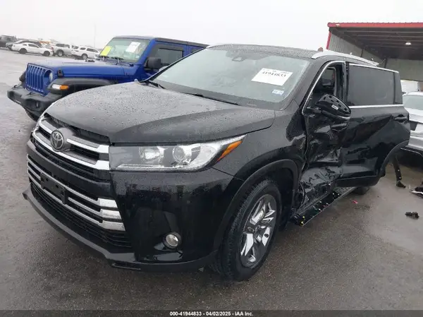 5TDYZRFH5JS273802 2018 TOYOTA HIGHLANDER - Image 2