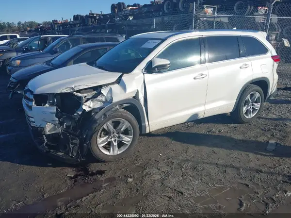5TDYZRFH5JS284363 2018 TOYOTA HIGHLANDER - Image 2
