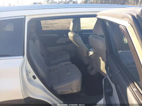 5TDYZRFH5JS284363 2018 TOYOTA HIGHLANDER - Image 8