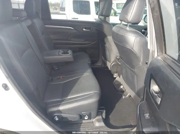 5TDYZRFH5JS287067 2018 TOYOTA HIGHLANDER - Image 8