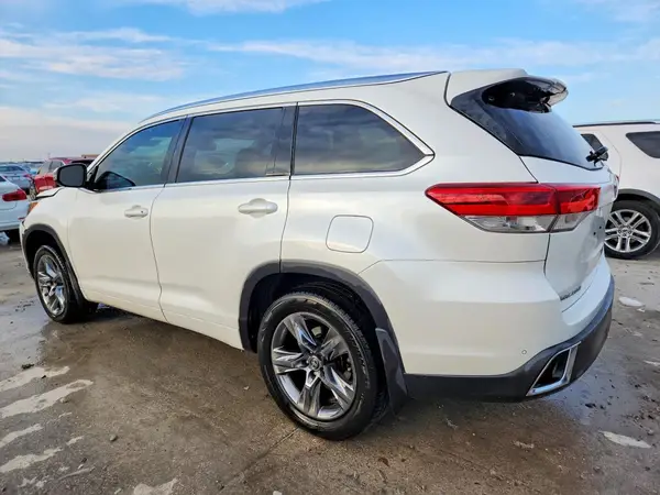 5TDYZRFH5KS296756 2019 TOYOTA HIGHLANDER - Image 2
