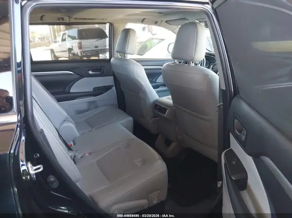 5TDYZRFH5KS300370 2019 TOYOTA HIGHLANDER - Image 8
