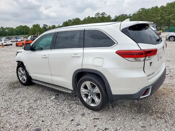 5TDYZRFH5KS305746 2019 TOYOTA HIGHLANDER - Image 2