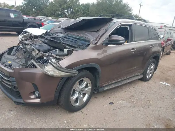 5TDYZRFH5KS322367 2019 TOYOTA HIGHLANDER - Image 2