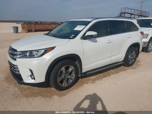 5TDYZRFH5KS324328 2019 TOYOTA HIGHLANDER - Image 2