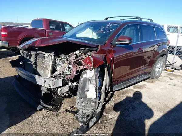 5TDYZRFH5KS331764 2019 TOYOTA HIGHLANDER - Image 2