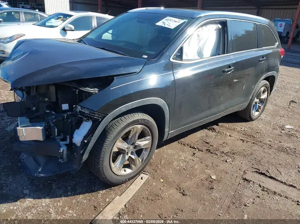 5TDYZRFH5KS350282 2019 TOYOTA HIGHLANDER - Image 2