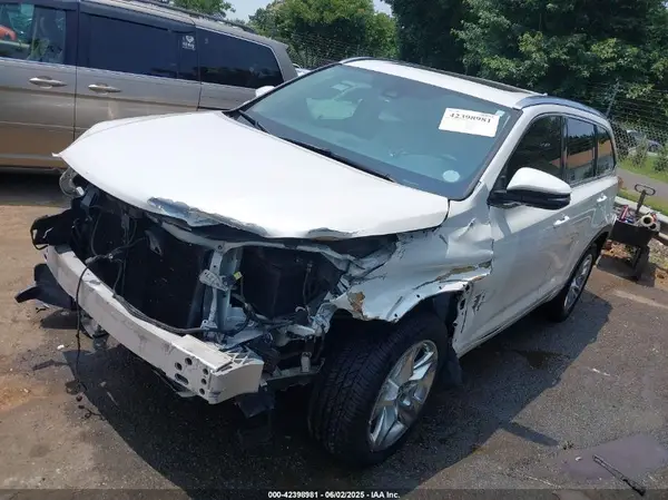 5TDYZRFH6HS190177 2017 TOYOTA HIGHLANDER - Image 2