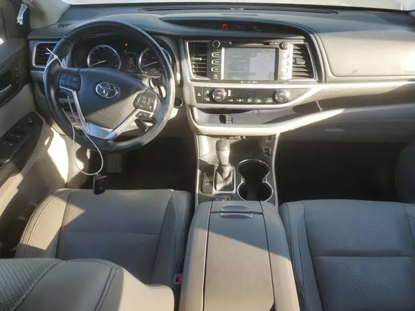 5TDYZRFH6HS214073 2017 TOYOTA HIGHLANDER - Image 8