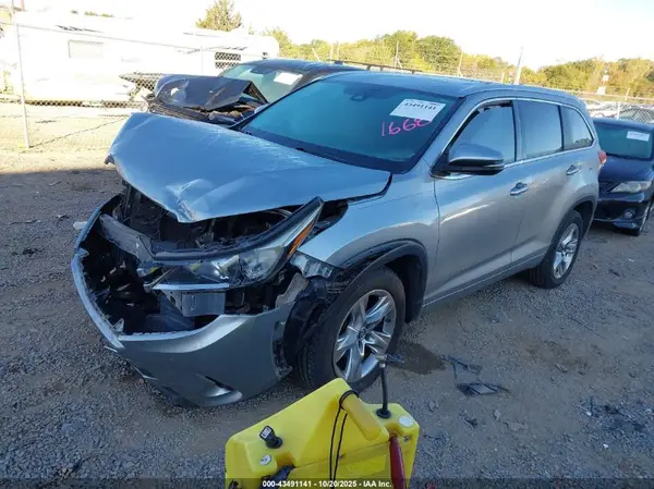 5TDYZRFH6HS221668 2017 TOYOTA HIGHLANDER - Image 2