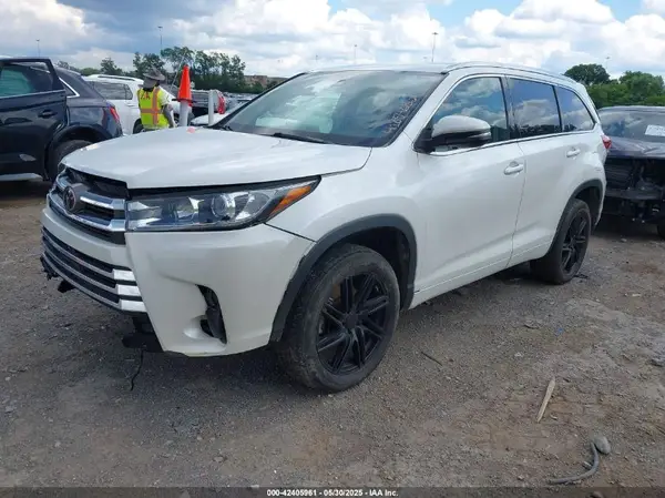 5TDYZRFH6HS222576 2017 TOYOTA HIGHLANDER - Image 2