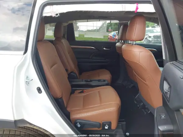 5TDYZRFH6HS222576 2017 TOYOTA HIGHLANDER - Image 8