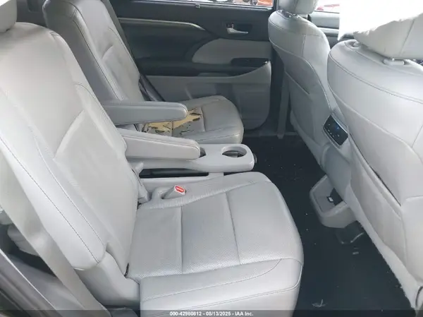 5TDYZRFH6HS228670 2017 TOYOTA HIGHLANDER - Image 8