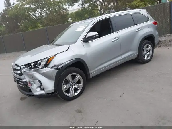 5TDYZRFH6HS229723 2017 TOYOTA HIGHLANDER - Image 2