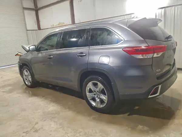 5TDYZRFH6HS229897 2017 TOYOTA HIGHLANDER - Image 2