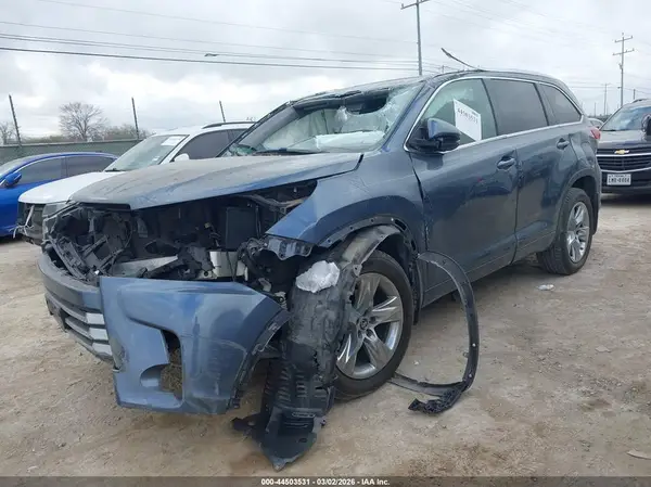 5TDYZRFH6JS243921 2018 TOYOTA HIGHLANDER - Image 2