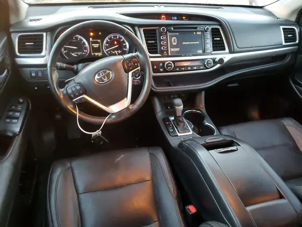 5TDYZRFH6JS245037 2018 TOYOTA HIGHLANDER - Image 8