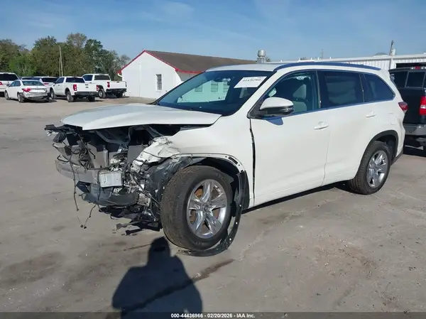 5TDYZRFH6JS245460 2018 TOYOTA HIGHLANDER - Image 2