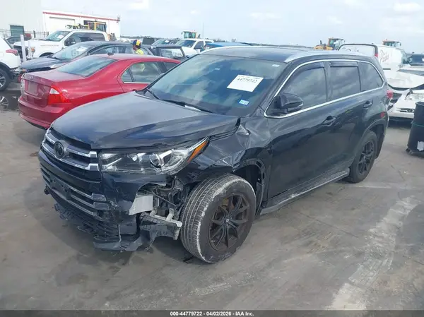 5TDYZRFH6JS247645 2018 TOYOTA HIGHLANDER - Image 2