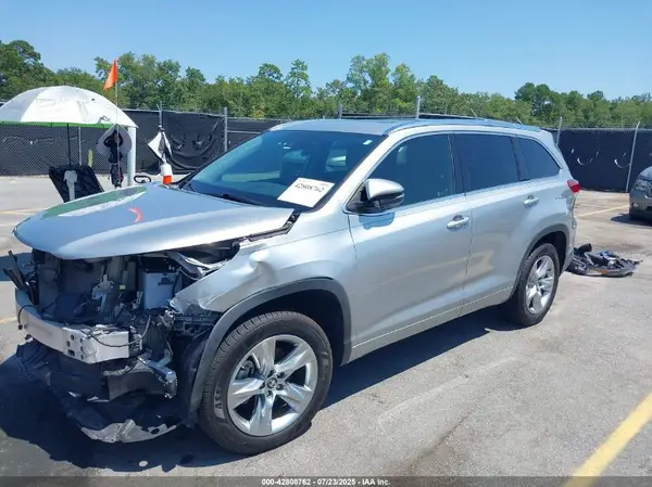 5TDYZRFH6JS247709 2018 TOYOTA HIGHLANDER - Image 2