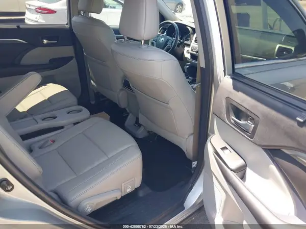5TDYZRFH6JS247709 2018 TOYOTA HIGHLANDER - Image 8