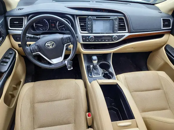 5TDYZRFH6JS248083 2018 TOYOTA HIGHLANDER - Image 8