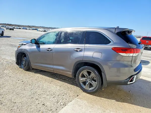 5TDYZRFH6JS248424 2018 TOYOTA HIGHLANDER - Image 2