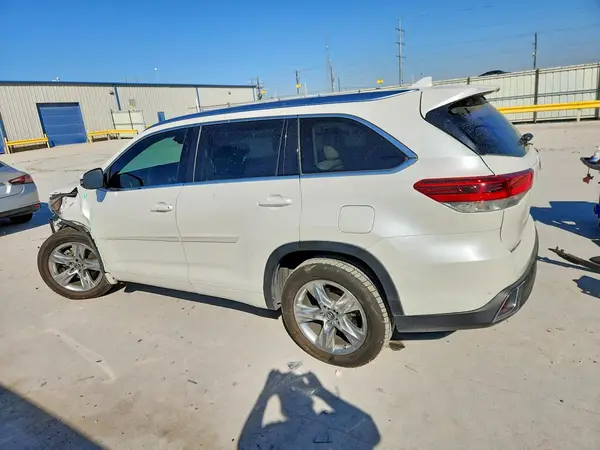 5TDYZRFH6JS249976 2018 TOYOTA HIGHLANDER - Image 2