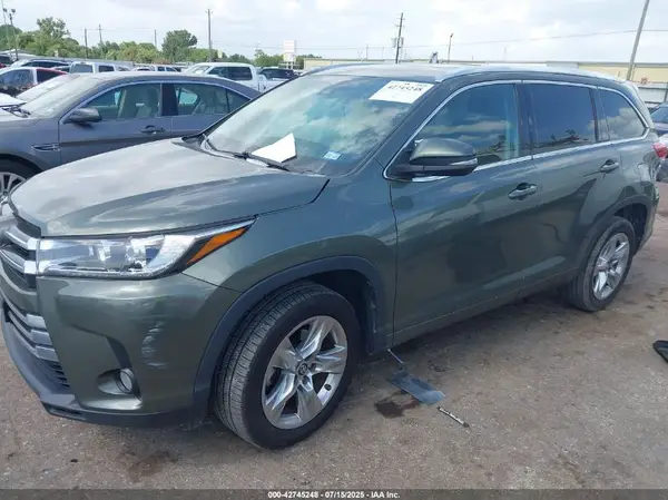5TDYZRFH6JS254420 2018 TOYOTA HIGHLANDER - Image 2