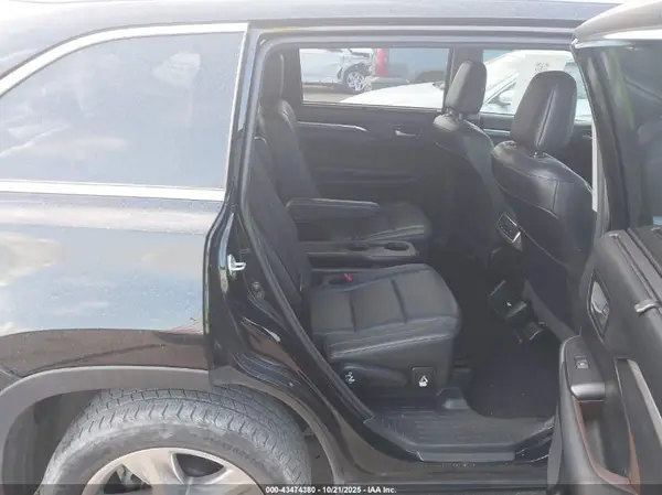5TDYZRFH6JS262176 2018 TOYOTA HIGHLANDER - Image 8