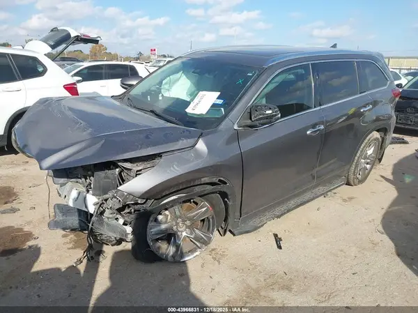 5TDYZRFH6JS264834 2018 TOYOTA HIGHLANDER - Image 2