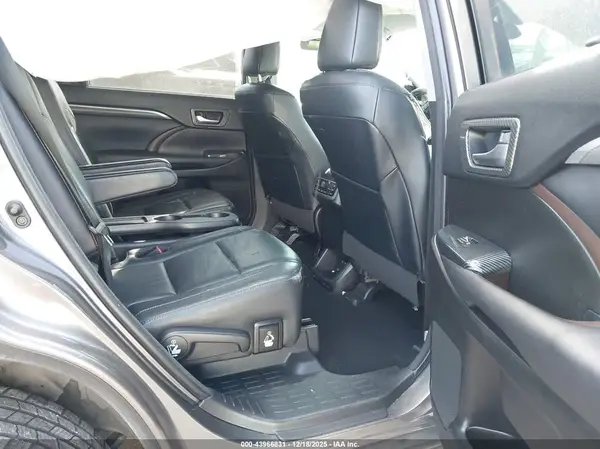5TDYZRFH6JS264834 2018 TOYOTA HIGHLANDER - Image 8