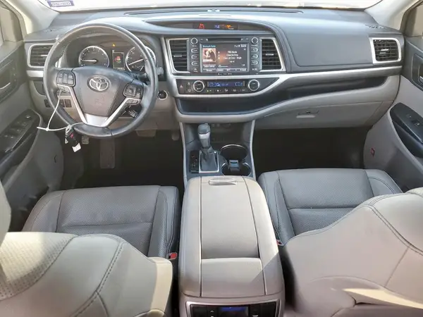 5TDYZRFH6JS265868 2018 TOYOTA HIGHLANDER - Image 8