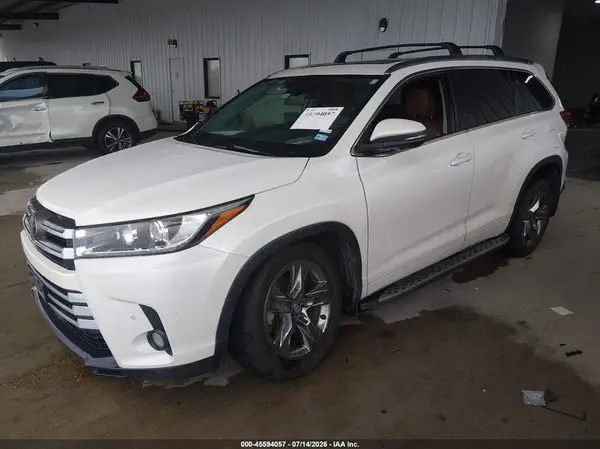 5TDYZRFH6JS269726 2018 TOYOTA HIGHLANDER - Image 2
