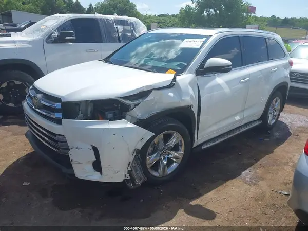 5TDYZRFH6JS278863 2018 TOYOTA HIGHLANDER - Image 2