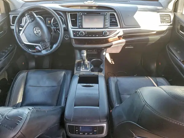 5TDYZRFH6KS308932 2019 TOYOTA HIGHLANDER - Image 8