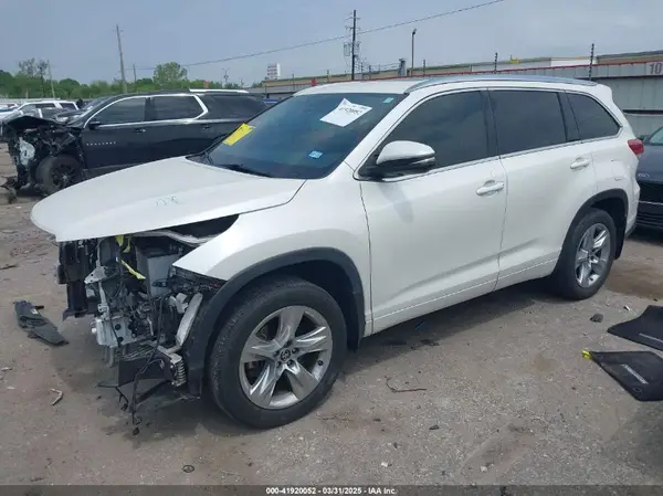 5TDYZRFH6KS319607 2019 TOYOTA HIGHLANDER - Image 2
