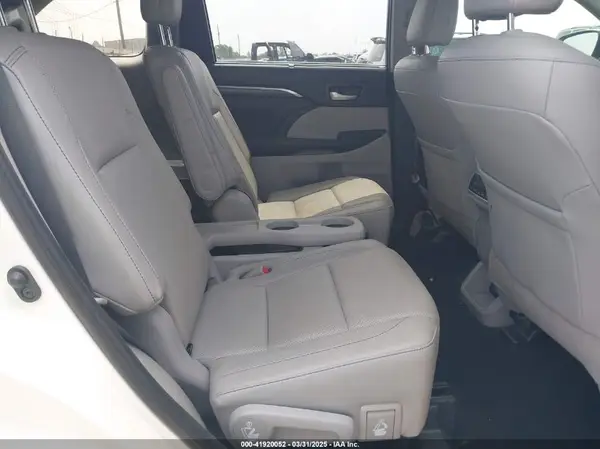 5TDYZRFH6KS319607 2019 TOYOTA HIGHLANDER - Image 8
