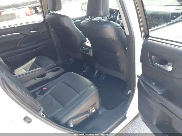 5TDYZRFH7HS215121 2017 TOYOTA HIGHLANDER - Image 8