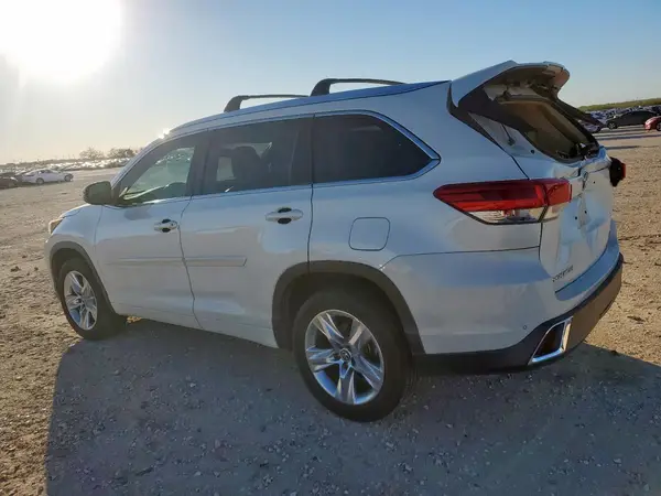 5TDYZRFH7HS215586 2017 TOYOTA HIGHLANDER - Image 2