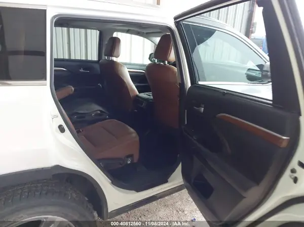 5TDYZRFH7JS238498 2018 TOYOTA HIGHLANDER - Image 8