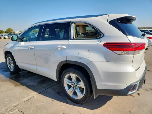 5TDYZRFH7JS247802 2018 TOYOTA HIGHLANDER - Image 2