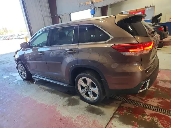 5TDYZRFH7JS249565 2018 TOYOTA HIGHLANDER - Image 2