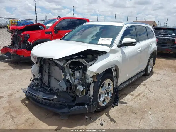 5TDYZRFH7JS251428 2018 TOYOTA HIGHLANDER - Image 2